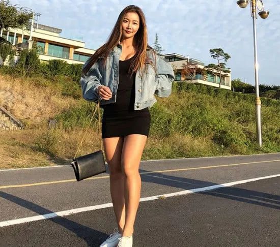 韩国模特健身10年,身型强壮而厚实,称增肌是变美唯一方式!_张美兰