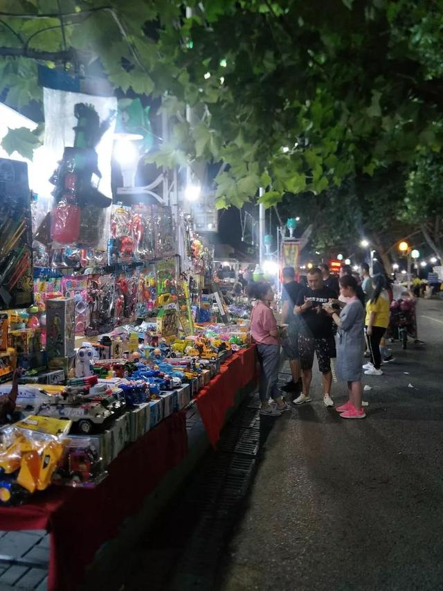 夏夜里的泰安夜市