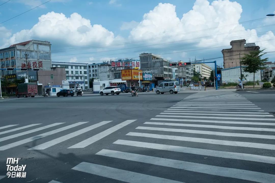 棉湖榮華路口發生一起交通事故這個致命的交通陋習仍在上演