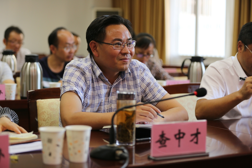 汇报乡村振兴工作情况会理县人民政府副县长毛艳燕出席会议座谈会上