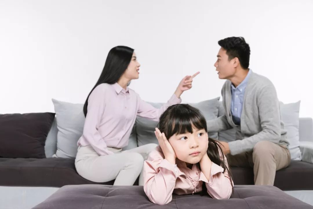 宋慧乔离婚,范冰冰分手引热议:父母离异的孩子,注定不幸福吗?