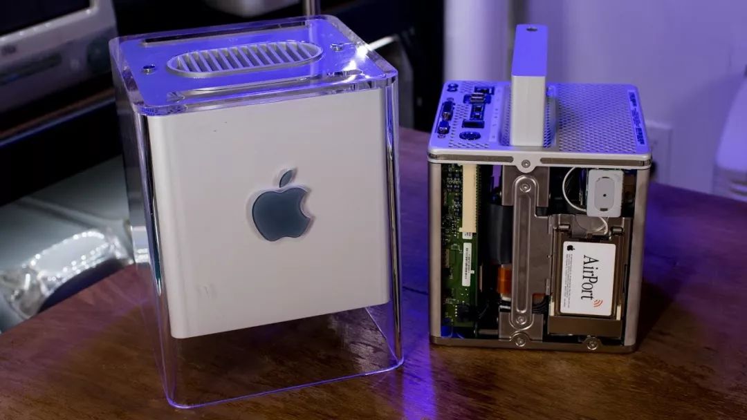 年的 power mac g4 cube ,在那个年代苹果就做了这么小的一体式机箱!