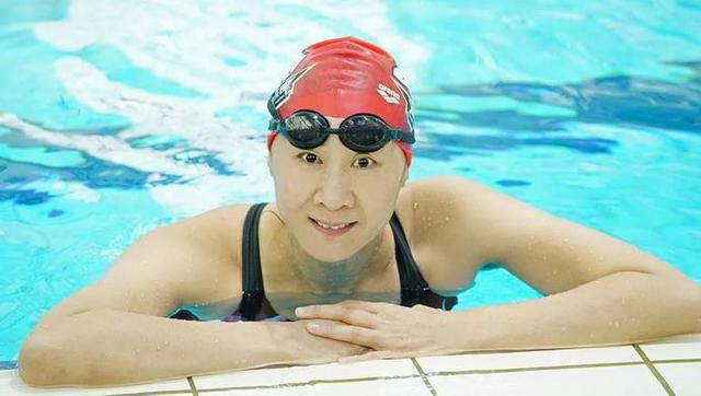 乐靖宜30年后重返泳池:三代自由泳,一种情怀