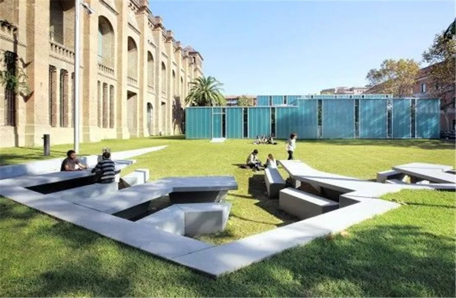 围合空间景观构成的无形与限定