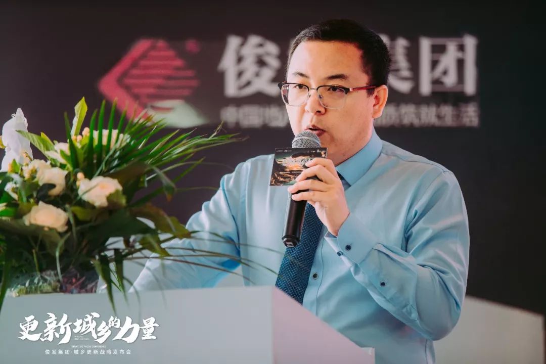 俊发集团副总裁赵剑坤,詹敏,李镇廷等集团高管,玉龙湾发展有限公司总