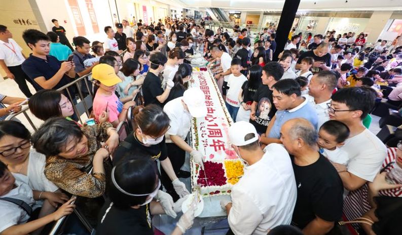 爆炸就俩字1周年生日会盛况1周年生日会啦!