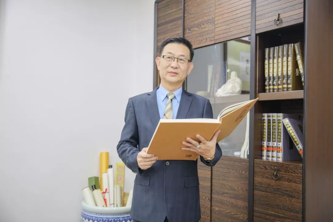 40年他的标签一直都是酒店人一记鲤城大酒店董事长吴俊伟