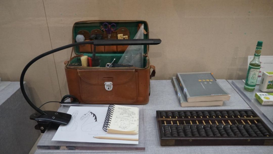 考古工具箱及绘图用具此次展览的"策展人"是历史文化学院17,18级文物