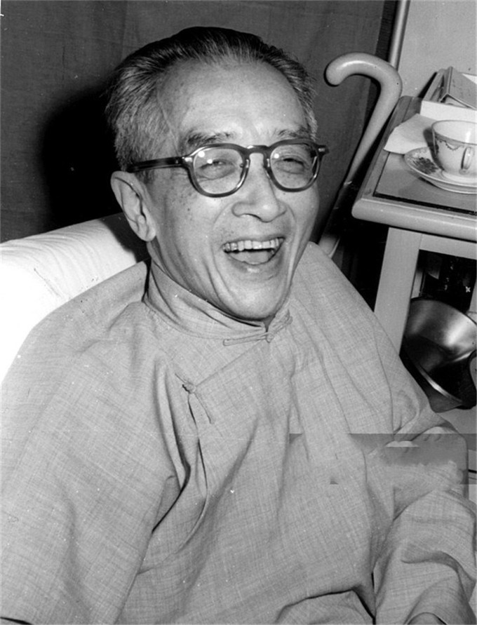 去了台湾的民国名流,72岁梁实秋娶了比他小28岁的韩菁清