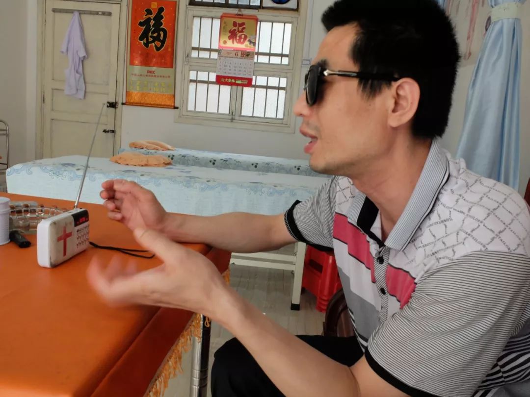 恭城盲人冼瑞卿眼睛看不到心灵无限美他用双手创造美好生活