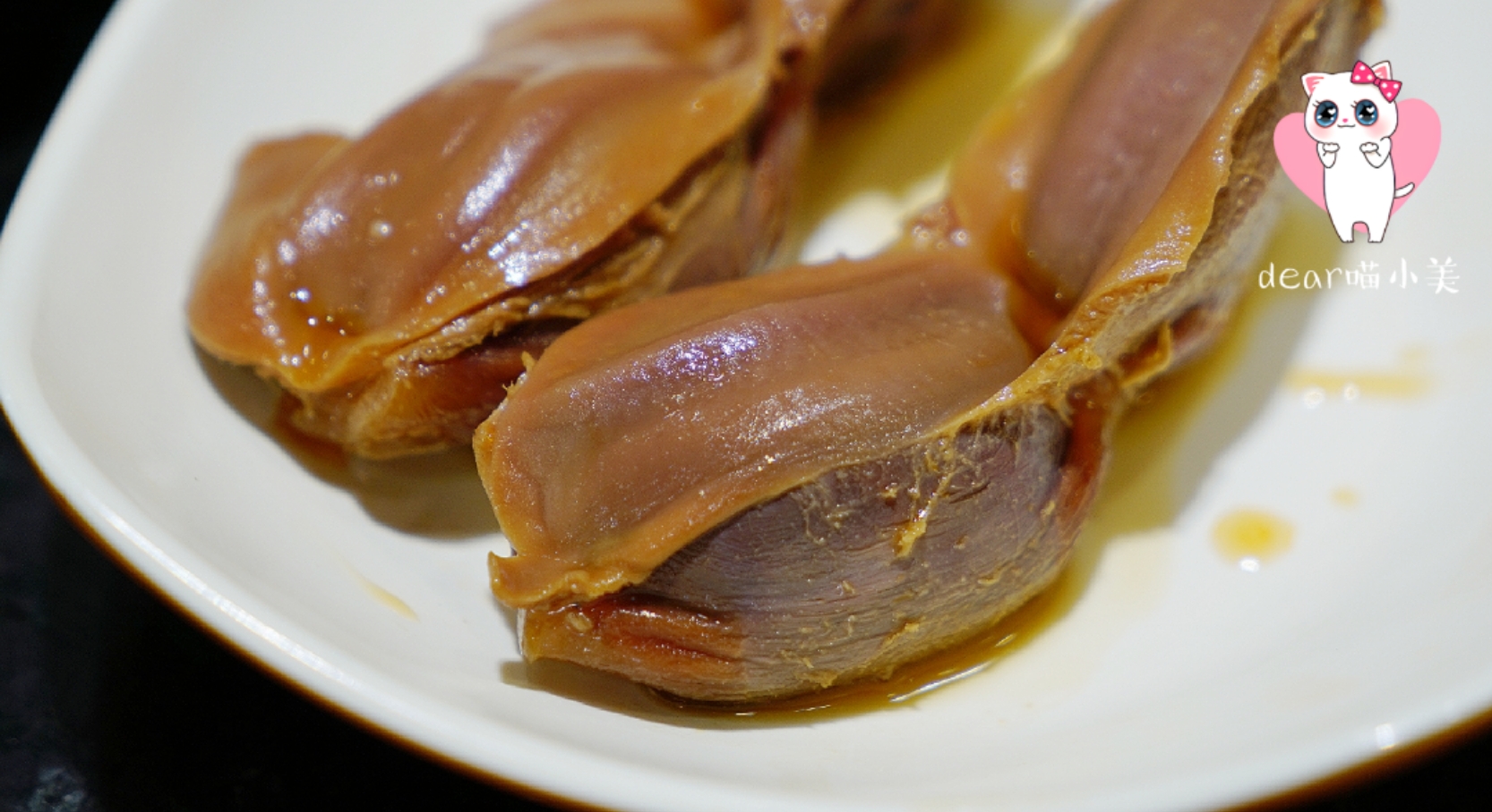 爽口的鸭腱也是热门,质感紧实弹嫩,直接当卤味吃就很优秀.