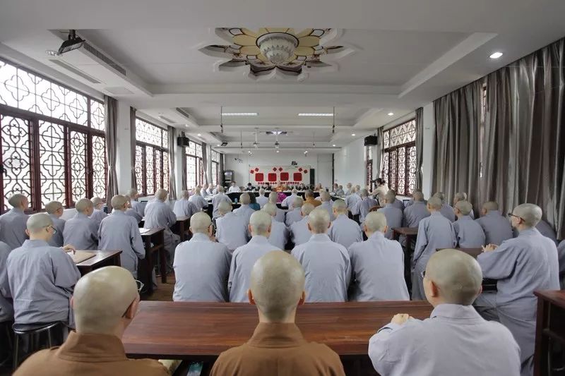 尼众学院│江苏尼众佛学院举行"2015级本科毕业论文答辩"
