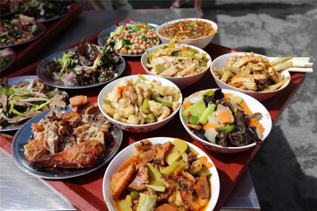 文旅之新61资讯相约白云山端上十大碗摆开万人宴