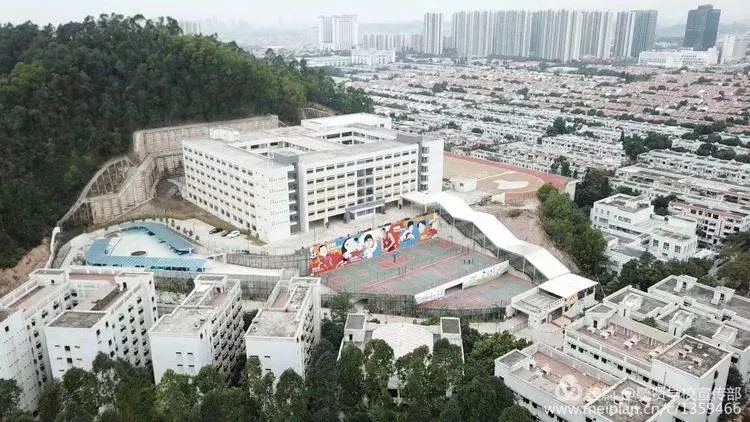 广州市番禺区毓贤学校,是祈福新邨的第二所公办学校,学校属九年一贯制