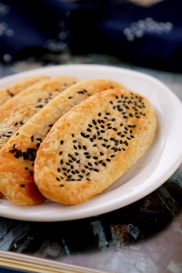 一段美丽的爱情故事,将袜底酥赋予浪漫的色彩,也道出袜底酥上百年的