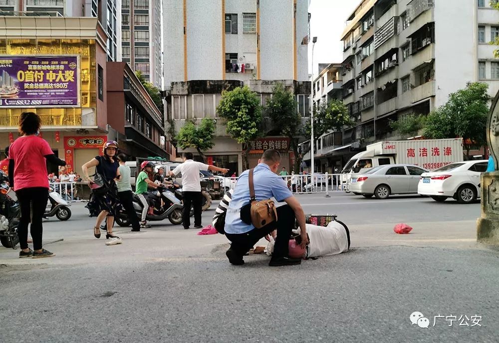 肇庆一女子骑车突然失控跌地 ,结果···_广宁