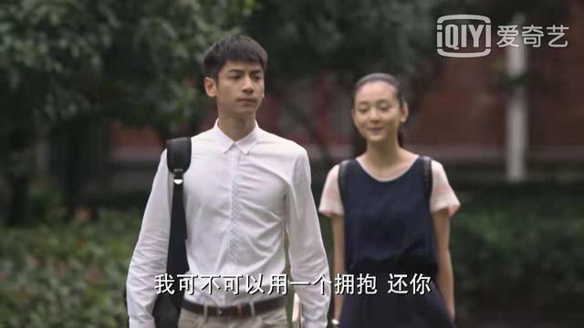 重温何以笙箫默看小何以琛的鞋子很好奇罗云熙的脚有多大