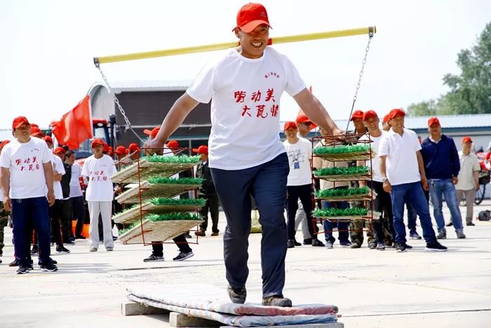 赛每个单位派出十名选手用扁担挑苗,从a点挑到b点,中途走跳板独木桥
