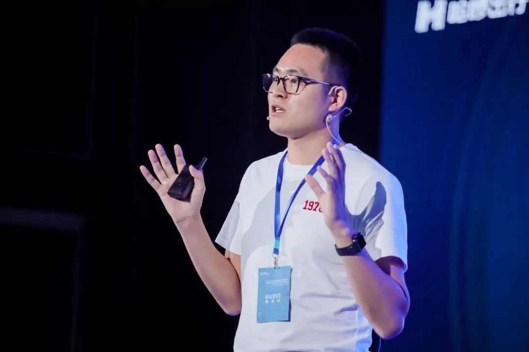 湖畔大学四期学员,哈啰出行联合创始人,ceo杨磊在现场分享了哈啰在这