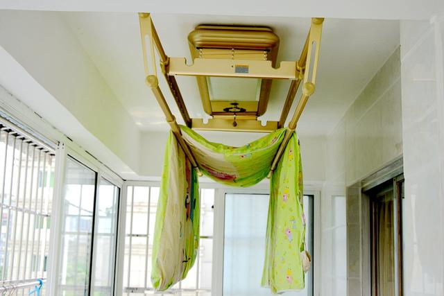 生活阳台装修升级!集晾晒杀菌风干照明于一体的horow电动晾衣架