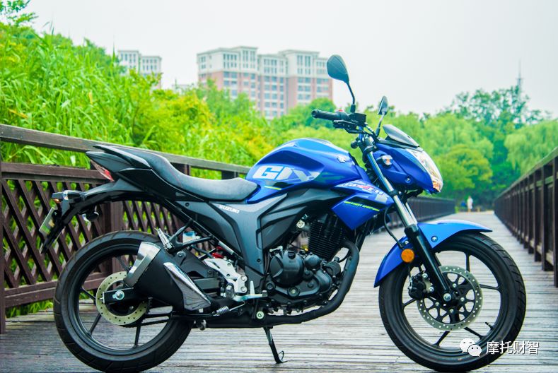 极客飒155街车版外观没有太激进的设计,甚至第一眼