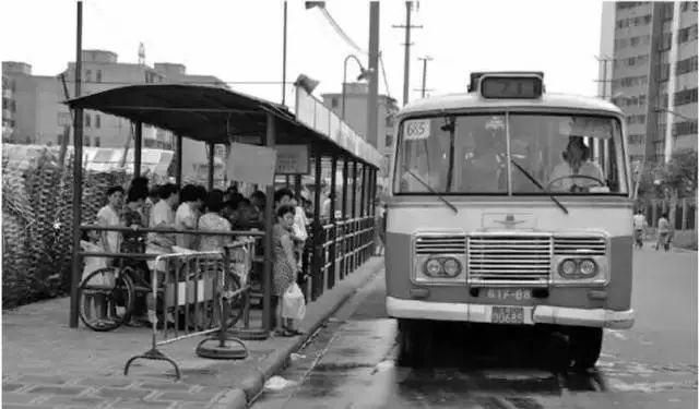 71路公交车运行70年了!她的故事老多了……