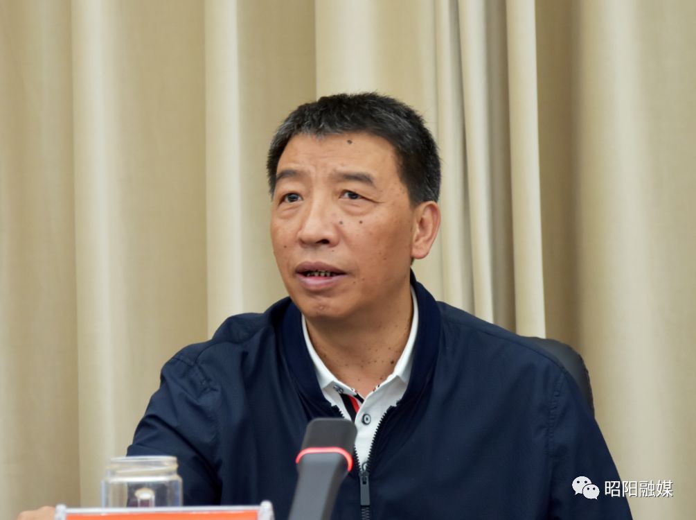 区委召开五届第60次常委扩大会议研究脱贫攻坚经济运行扫黑除恶等工作