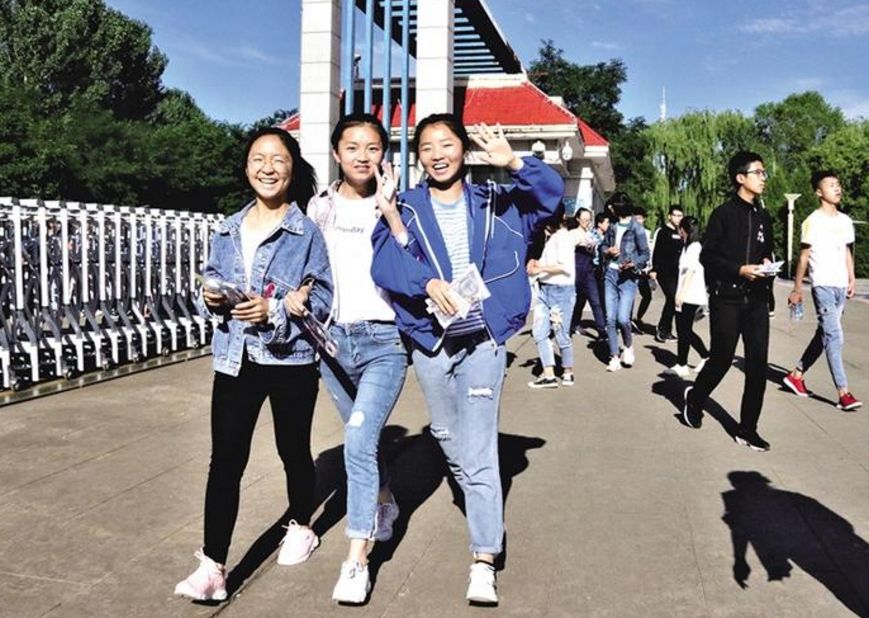 6万余名学子参加中考_中卫