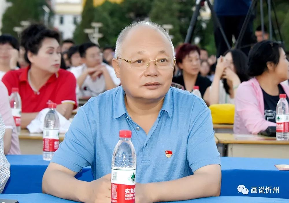 忻州一中领导陈培器观看演出忻州团市委书记刘江观看演出忻州电视台副