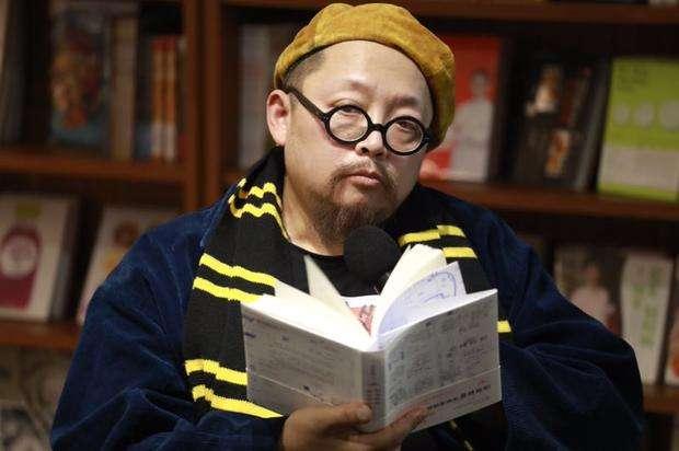 的编剧,如果你看过《奇葩说》或者是《圆桌派》一定知道史航,因为你