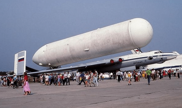 安255的小弟背着煤气罐的航天运输机