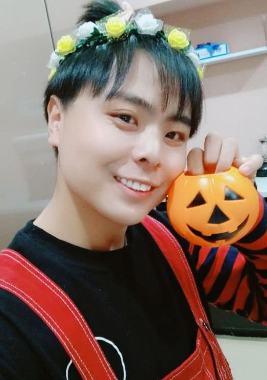 反观如今郭德纲对辛杰的态度,可谓是对比鲜明!