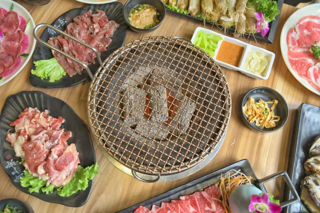 麦岛这家迅速蹿红的泥炉烤肉,开业1年天天被挤爆!