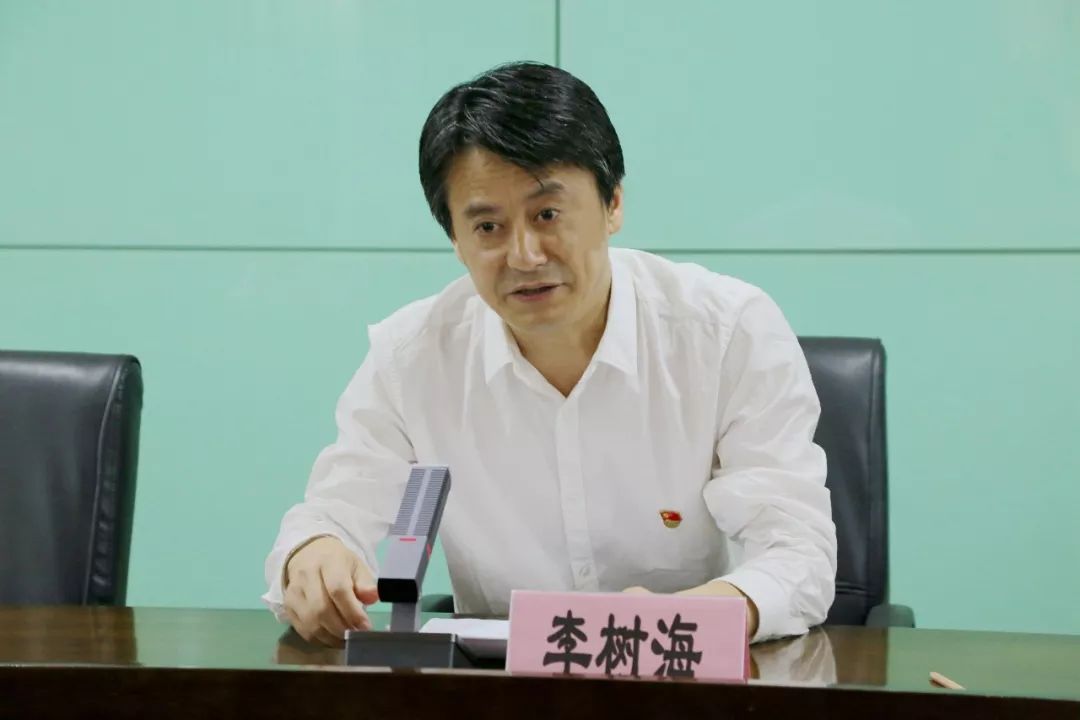 红心向党弘扬家国情怀展现时代担当区人力社保局开展一把手讲党课活动