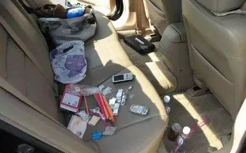 一次容留吸毒人员在其车内吸食毒品