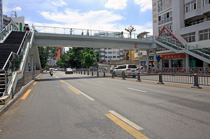 自从三岔口东路实施生态文明示范街创建以来,尽管道路施工给自己出行