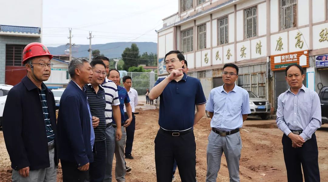 6月30日,县委书记刘晓博先后到小坝乡,姜州镇就移民安置点建设情况