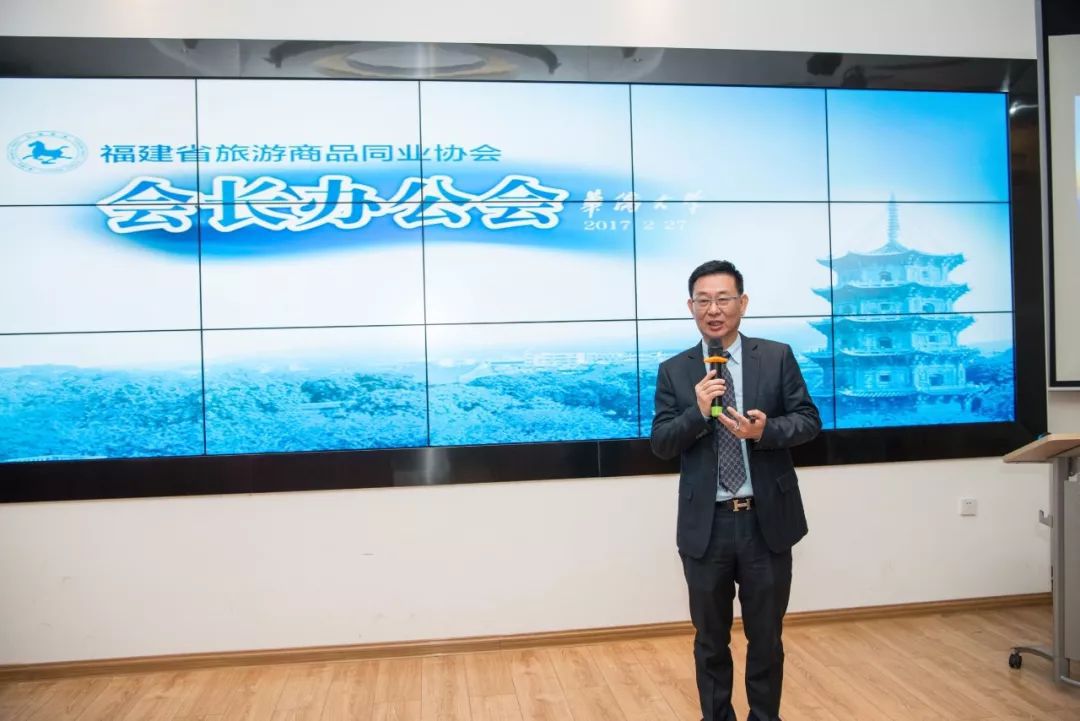 40年他的标签一直都是酒店人一记鲤城大酒店董事长吴俊伟