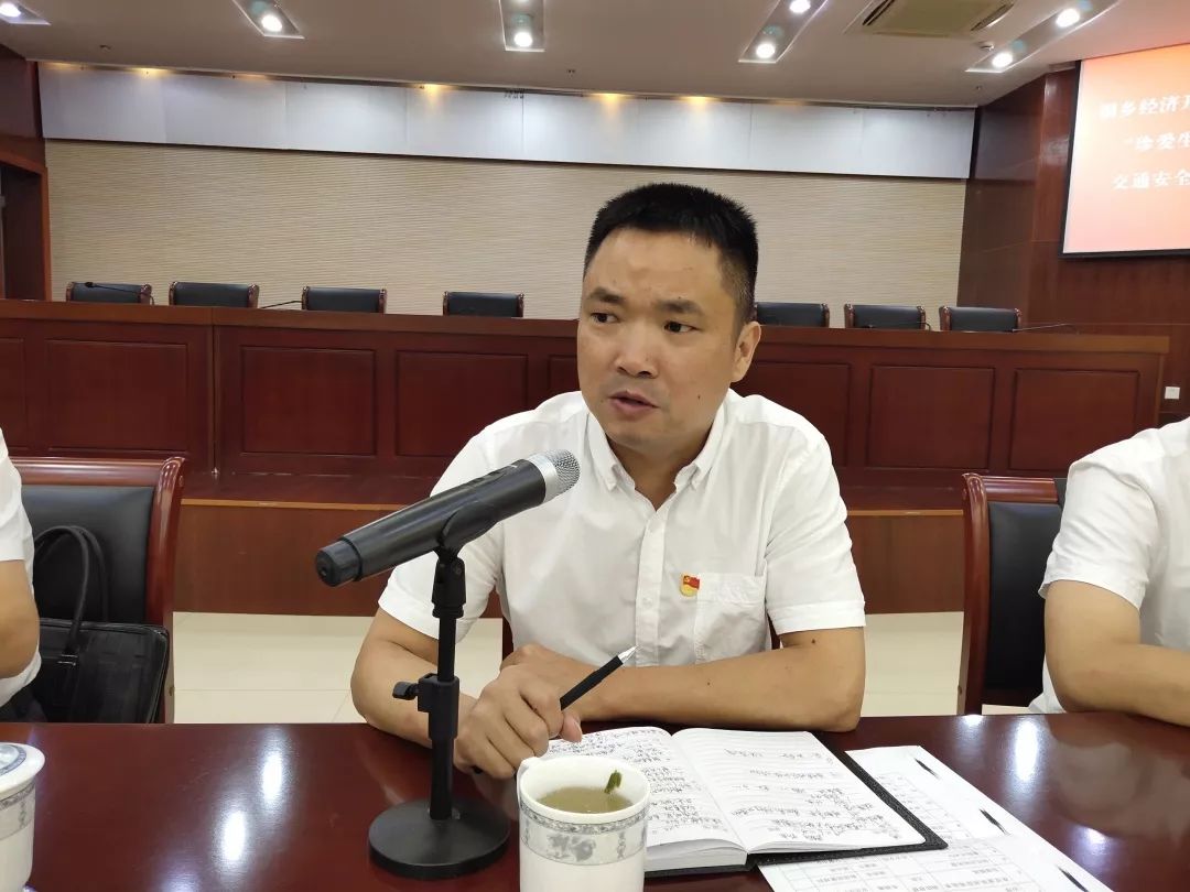 会上,沈建良首先从各部门工作积极性提高,企业制定电动车两率考核办法