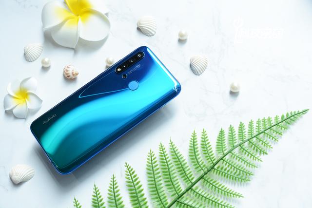 神秘而浪漫的夏日风气华为nova5i苏音蓝精美图赏
