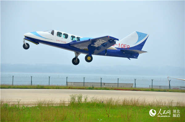 首飞成功后,晨龙飞机(荆门)有限公司与北京丝路通用航空有限公司