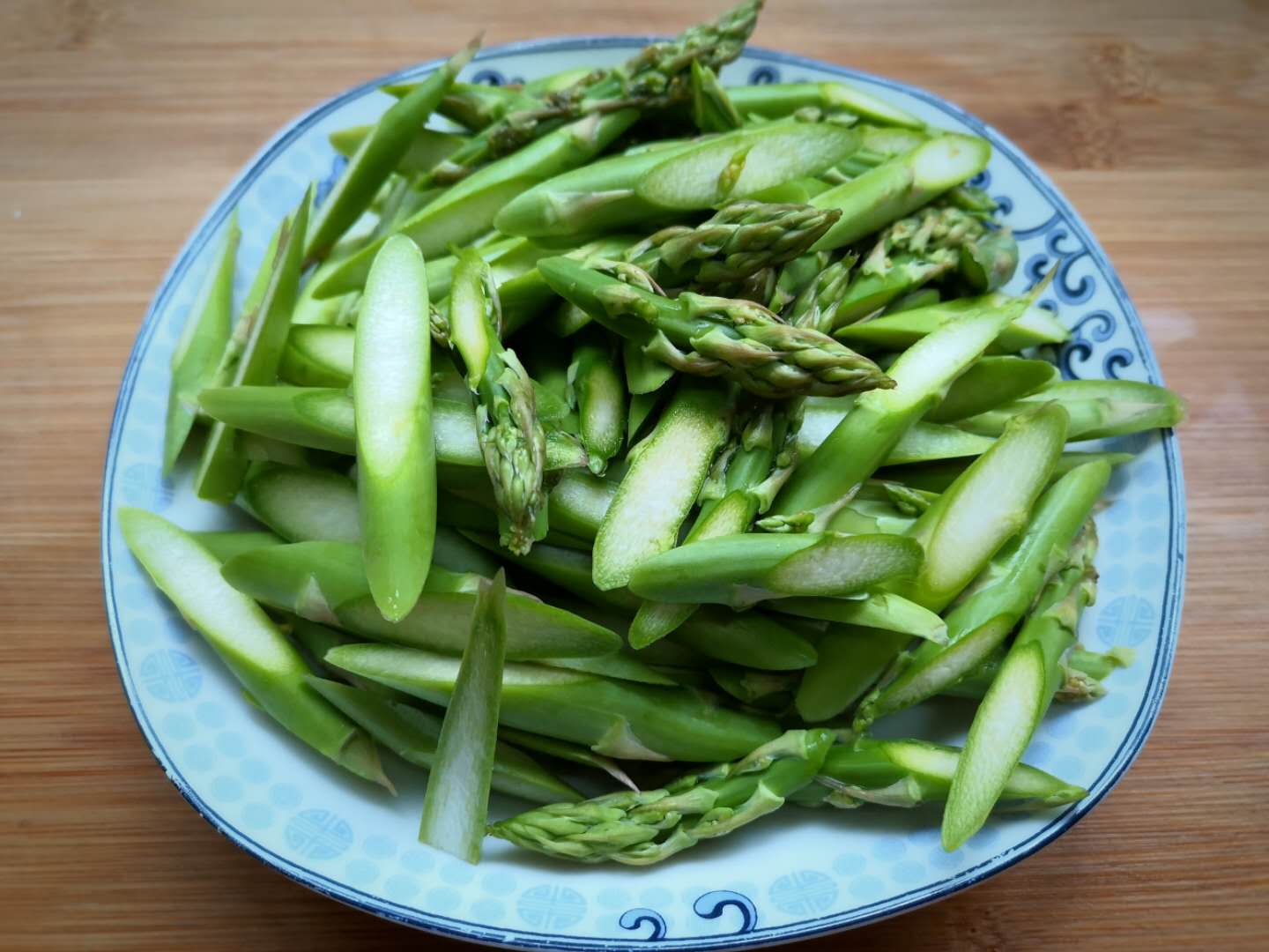 遇到这菜赶紧吃,一个月从20元降到8元一斤,燃烧脂肪最在行!_芦笋