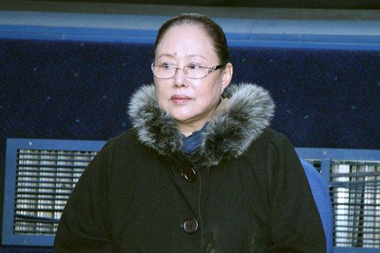 婚后俩人还生了一儿一女,年轻的斯琴高娃被眼前的