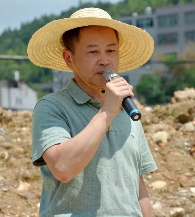 闽清县人大常委会以发展为中心寓监督于支持