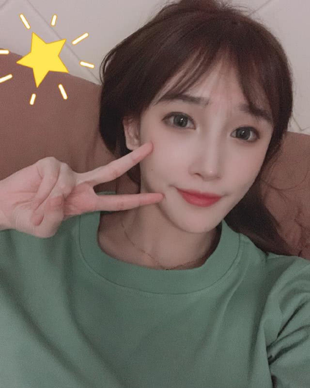 lol小智见色忘友看到新晋美女主播大赞企鹅电竞要学习了