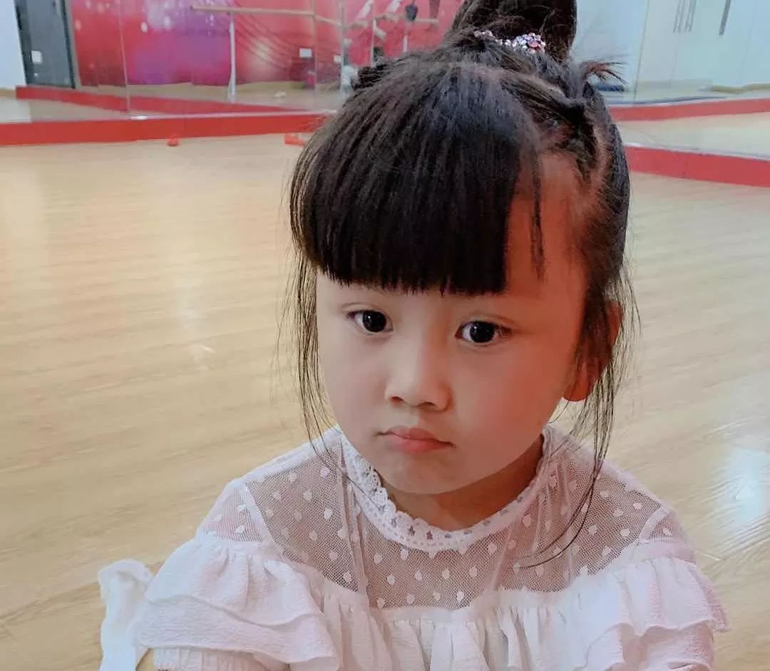 每月一星大眼萌萌哒的元气小偶像李婧仪