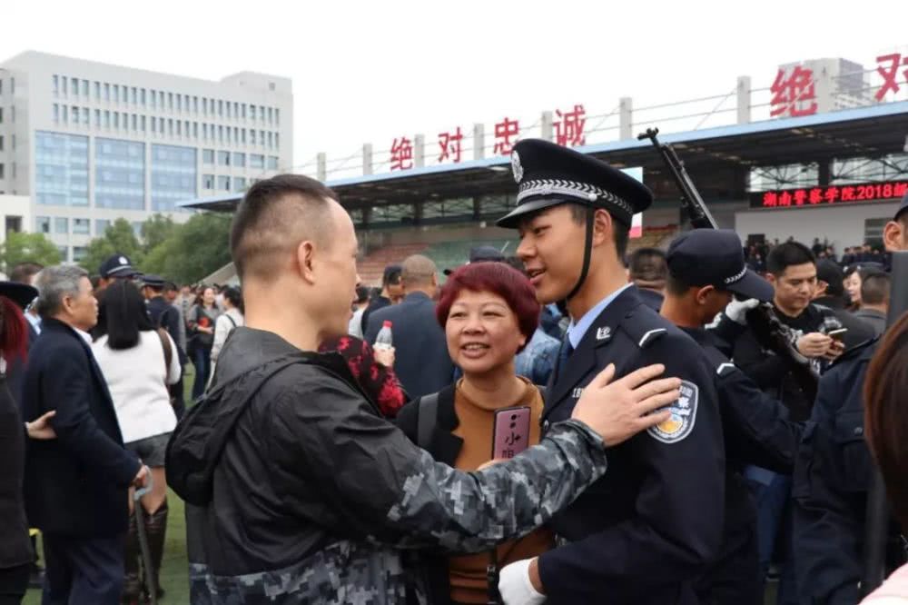 报考警校专科和本科有哪些区别除了分数发展也不太一样