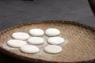 大美彝乡 | 楚雄人小时候吃的"枕头粑粑",馋哭邻居家小朋友!