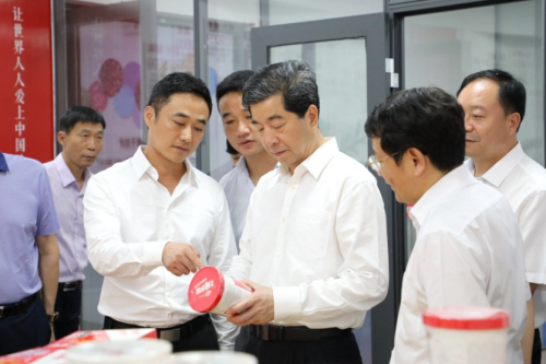 董事长介绍卫龙食品的企业文化和产品理念