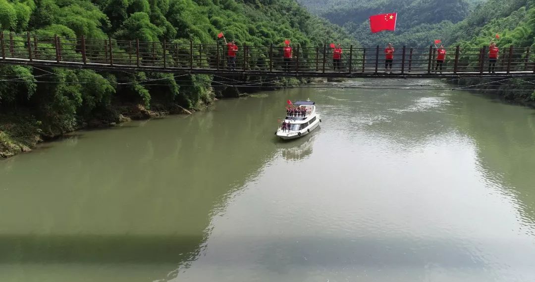 不忘初心牢记使命这个景区自拍mv歌唱祖国